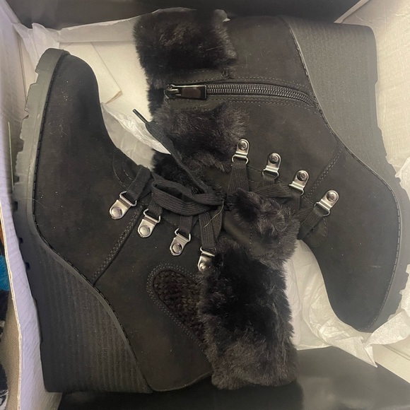 Torrid 8.5 faux fur lined wedge brand new! - Picture 4 of 6